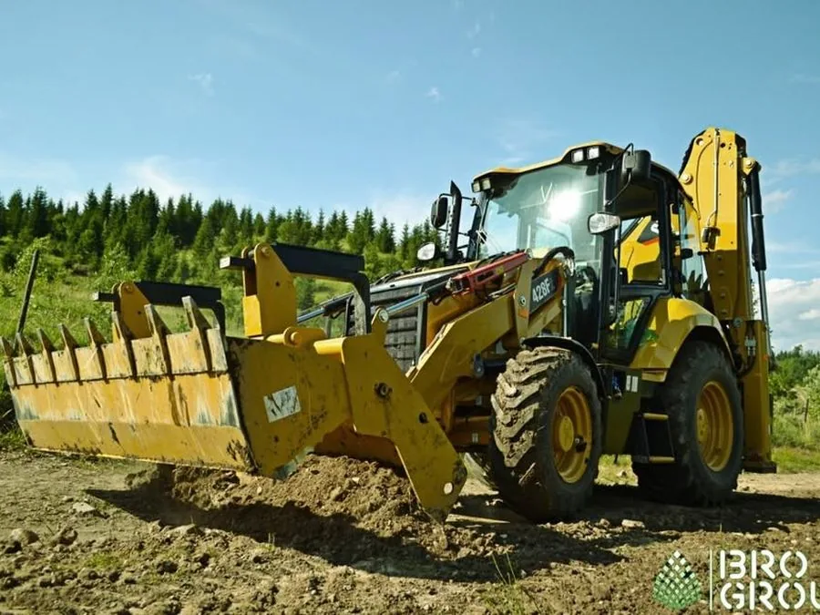 Buldoexcavator CAT 428F — BROGROUP Toplița